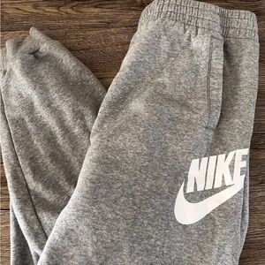 NWOT  NIKE Boys Sportswear Club Fleece Joggers Size Xl +